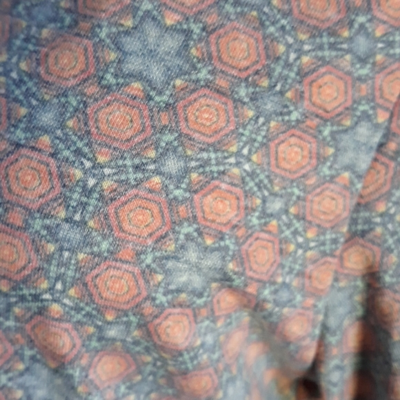 NWT LuLaRoe Clssic T Medium - Picture 4 of 7